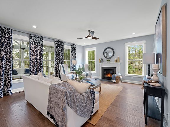 Jefferson Farmhouse - Family Room