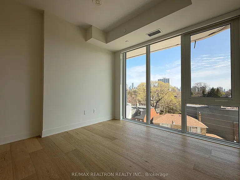 322 Dupont St #502 — Photo 16