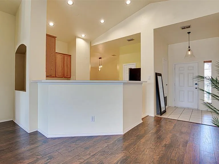 2624 Winterberry Ln — Photo 4