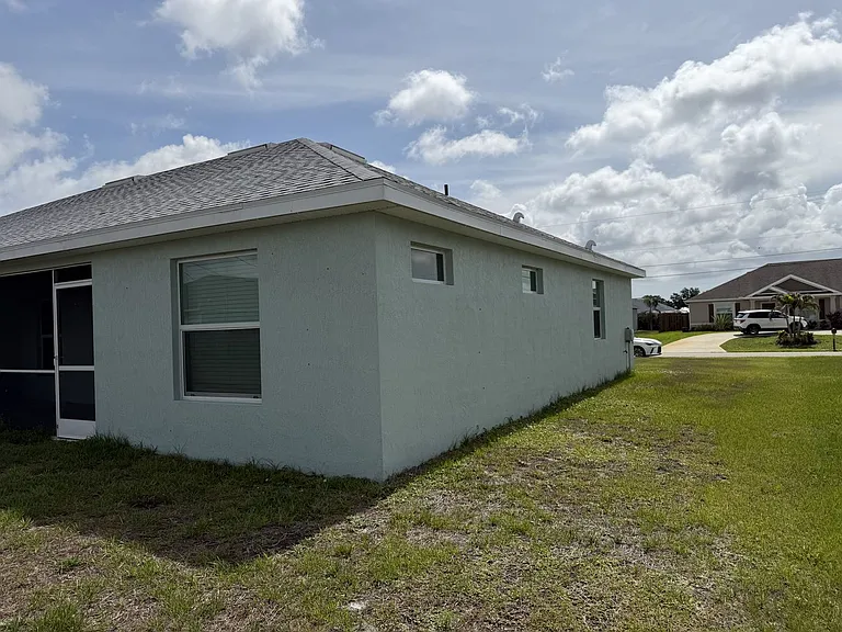 4634 SW Athena Dr — Photo 9