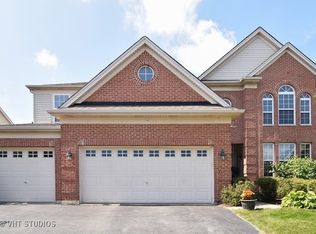 320 Denton Ln, South Elgin, IL 60177
