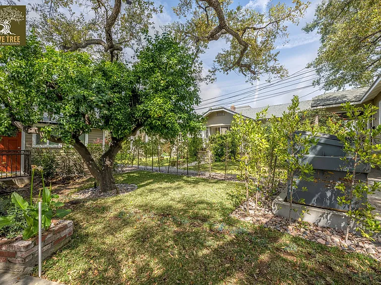 160-164 N Myrtle Ave — Photo 20