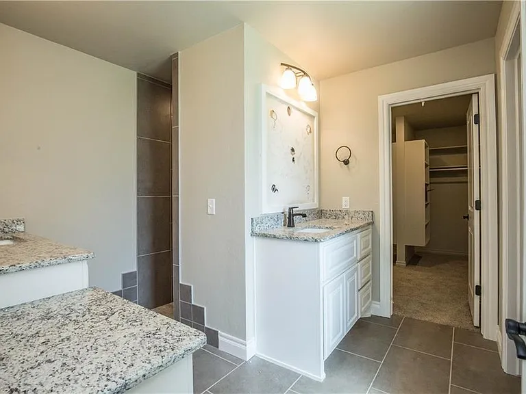 2609 Foxglove Ln — Photo 6