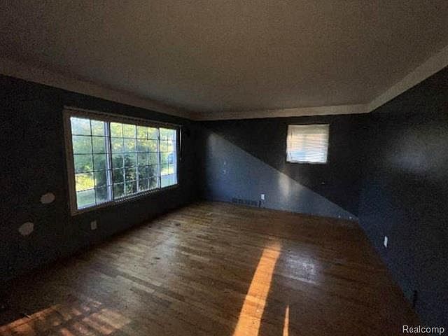 1148 Maurer Ave, photo 5