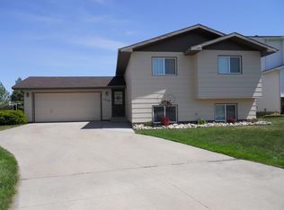 1710 32nd St S, Moorhead, MN 56560