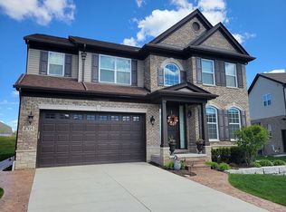 4705 N Stonegate Cir, Orion, MI 48359