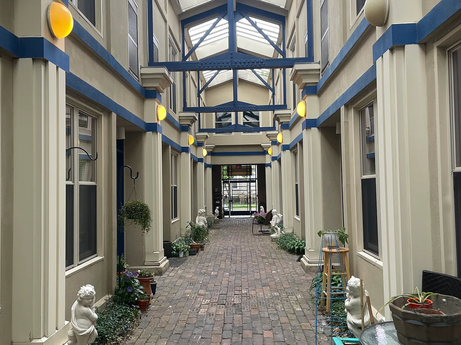2 bed, 910 sqft, $1,675 — Photo 2