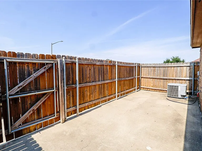 500 Deacon Dr W — Photo 10