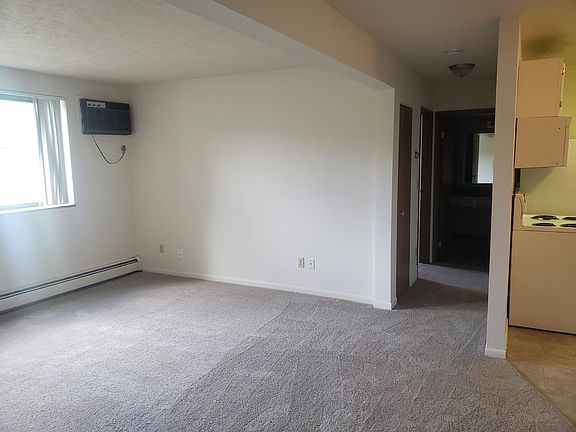 3rd image of 1135 Michigan Ave E APT 13
