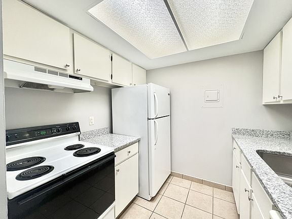 3rd image of 1810 Greenway Cross #10961305