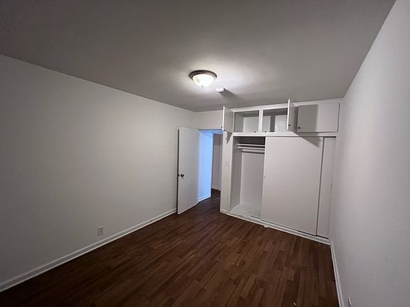 5th image of 10231 Darby Ave APT 1