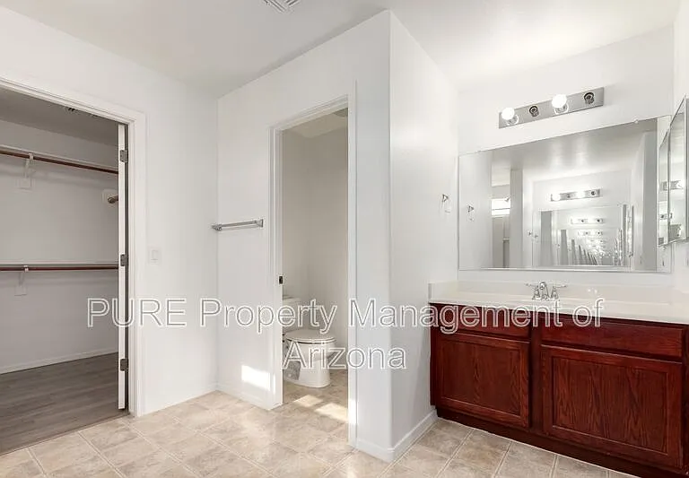 4044 E Oakland St — Photo 10