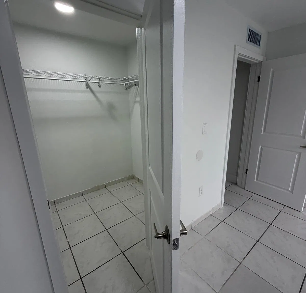 2 bed, 1099 sqft, $2,200 — Photo 2