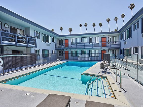 2nd image of 7200 Hollywood Blvd #101