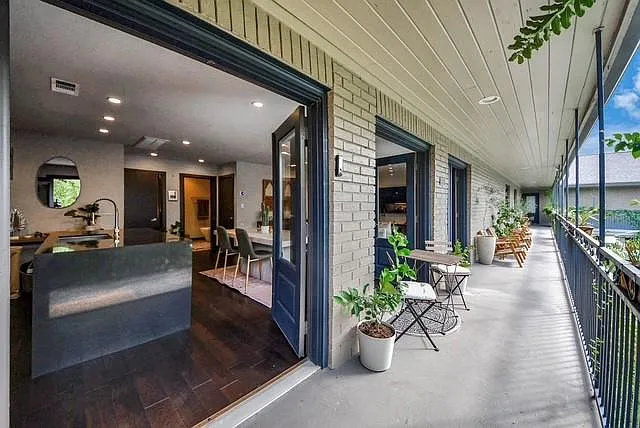 1410 Hyde Park Blvd #203 — Photo 11