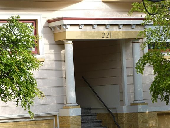 3rd image of 221 Noe St APT 9