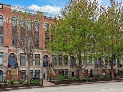 358 W Huron St #B, Chicago, IL, 60654