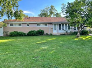 230 Illinois Blvd, Hoffman Estates, IL 60169