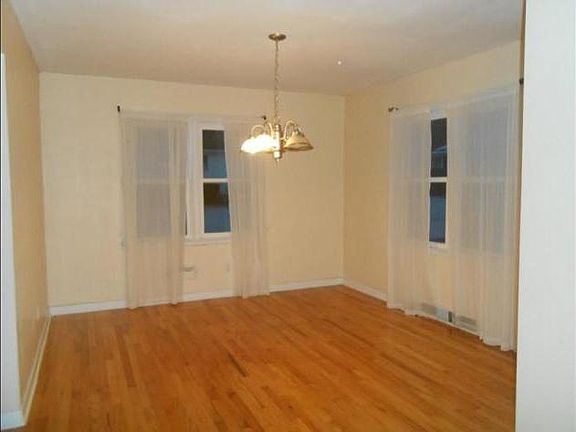 4th image of 3704 Pembrooke Ln