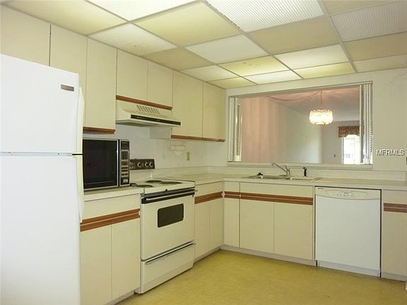 4th image of 762 Village Cir APT 115