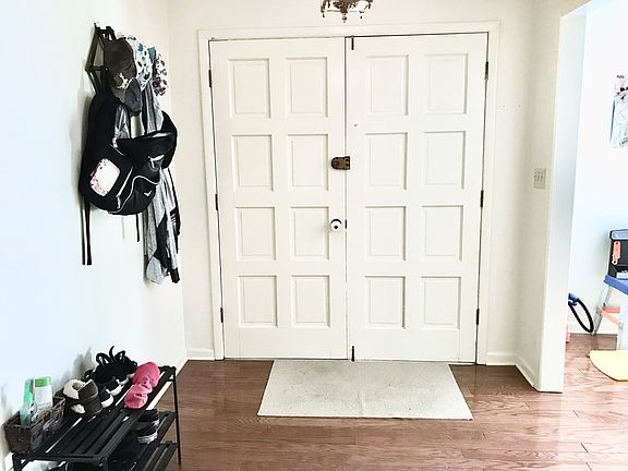 2nd image of 104 Lovelace Ln