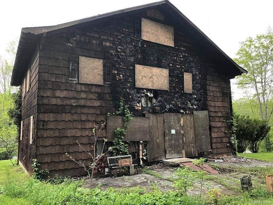 2nd image of 1231 State Highway 211