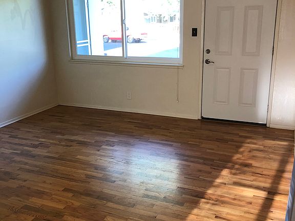 *please note living room is carpeted