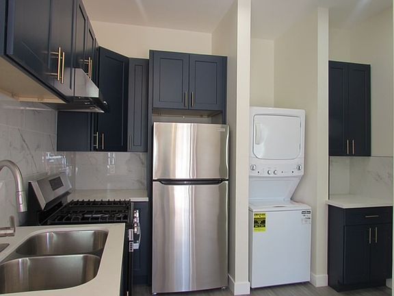 3rd image of 8907 Amigo Ave