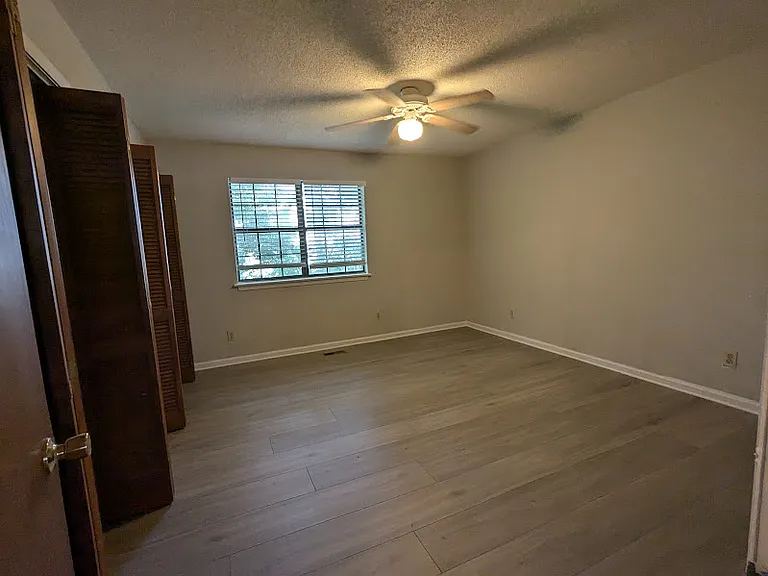 3728 Oakwood Hills Dr #B — Photo 16
