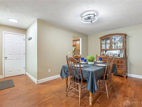 3rd image of 2421 W Alex Bell Rd