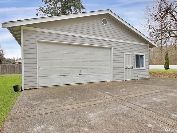 4th image of 5517 214th St E