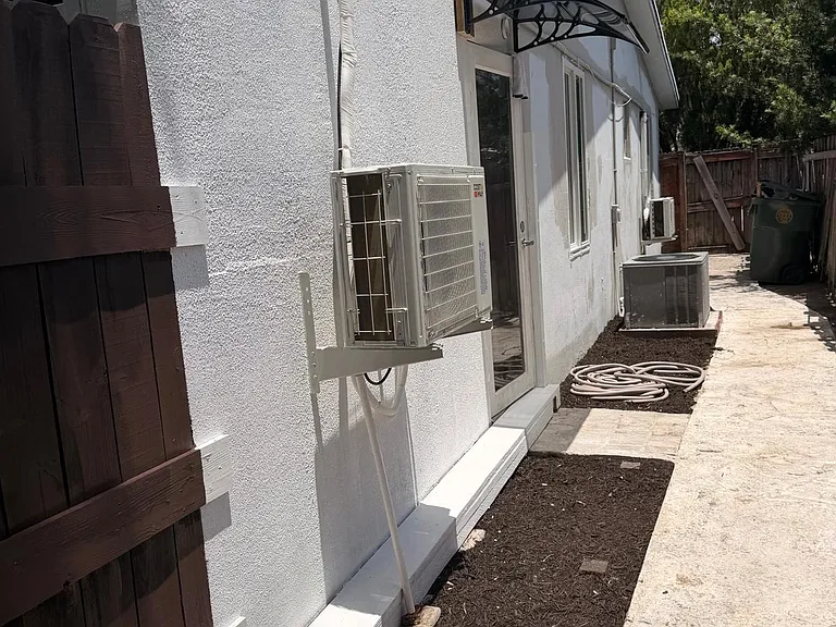 1618 NE 33rd St #D — Photo 13