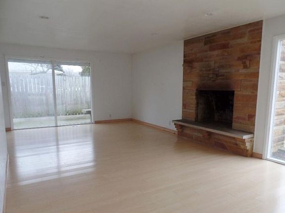 2nd image of 1006 N Hathaway Dr