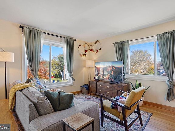 3rd image of 1800 S Joyce St APT 2