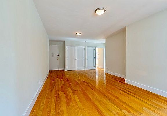 3rd image of 220 E 31st St #3