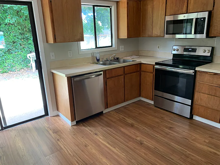 4721 Siesta Ct NE — Photo 1