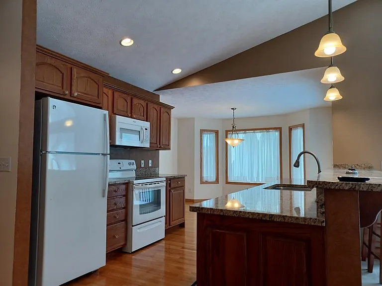 1695 Veterans Dr — Photo 5