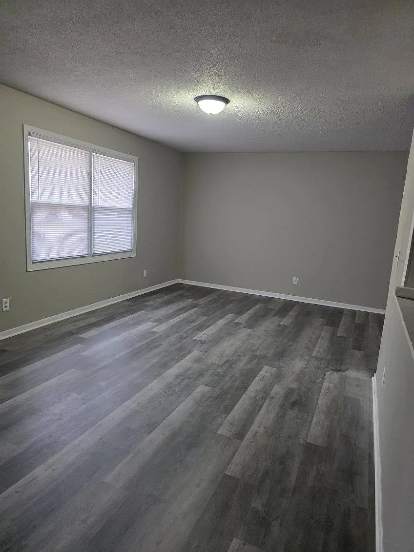 3 bed, 1088 sqft, $1,380 — Photo 3