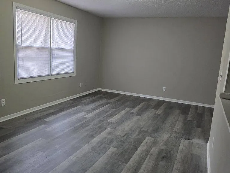 603 Des Moines St — Photo 3