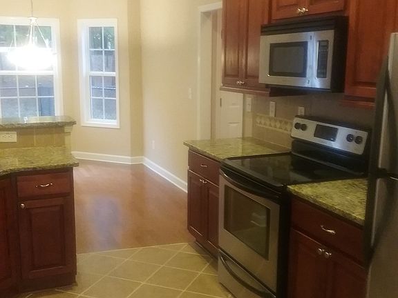 Granite/stainless appliances