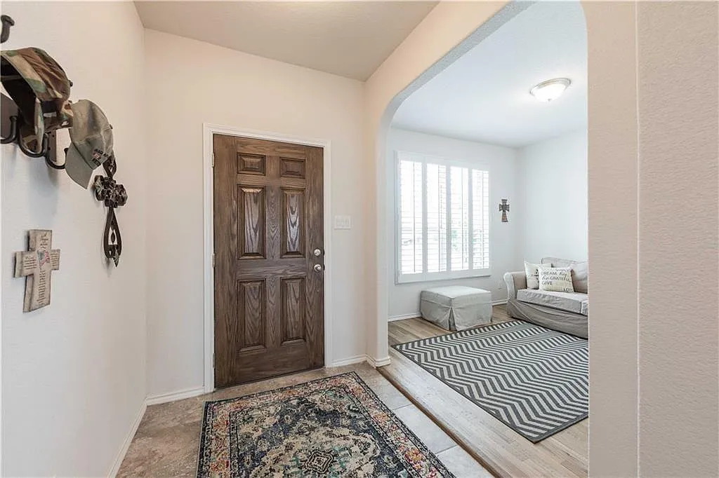 3 bed, 1696 sqft, $2,250 — Photo 3