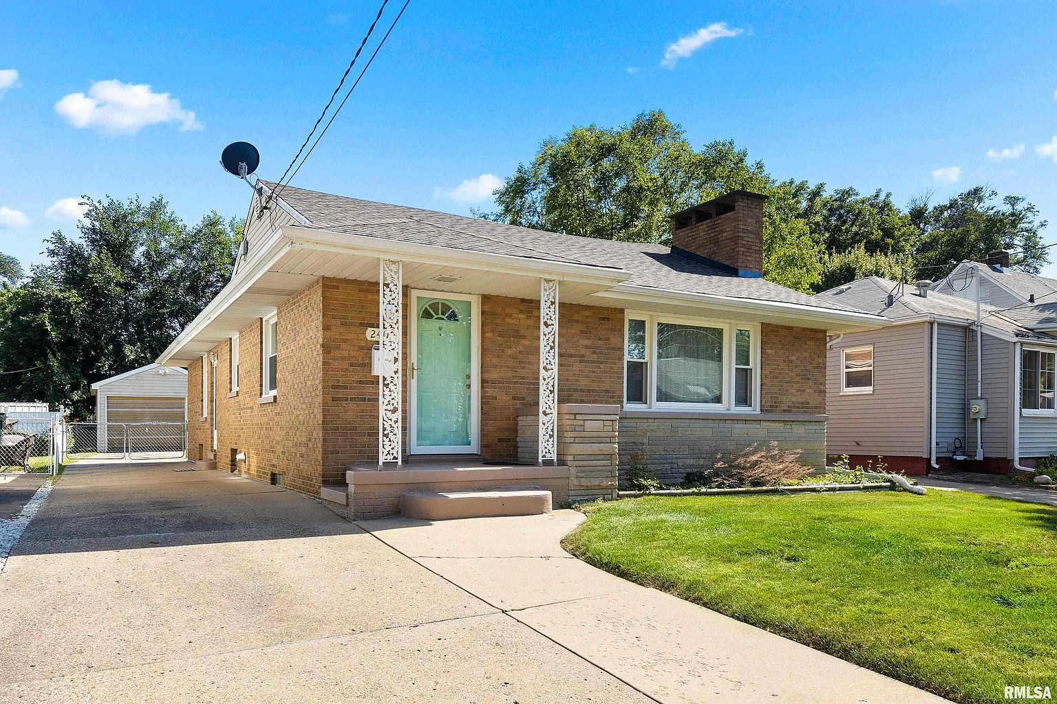 2400 W Callender Ave photo 1