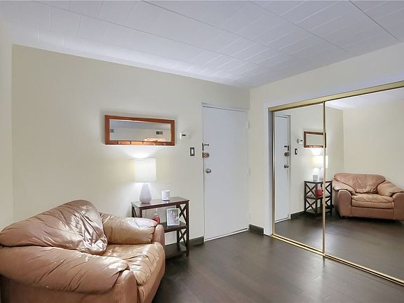 3rd image of 205 Coraopolis Rd APT 6