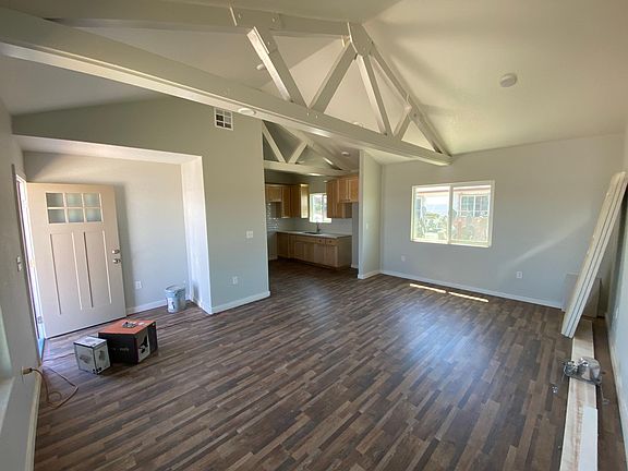 4th image of 7241 N Pacific Ave #B