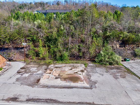 5th image of 629 Prestonsburg St
