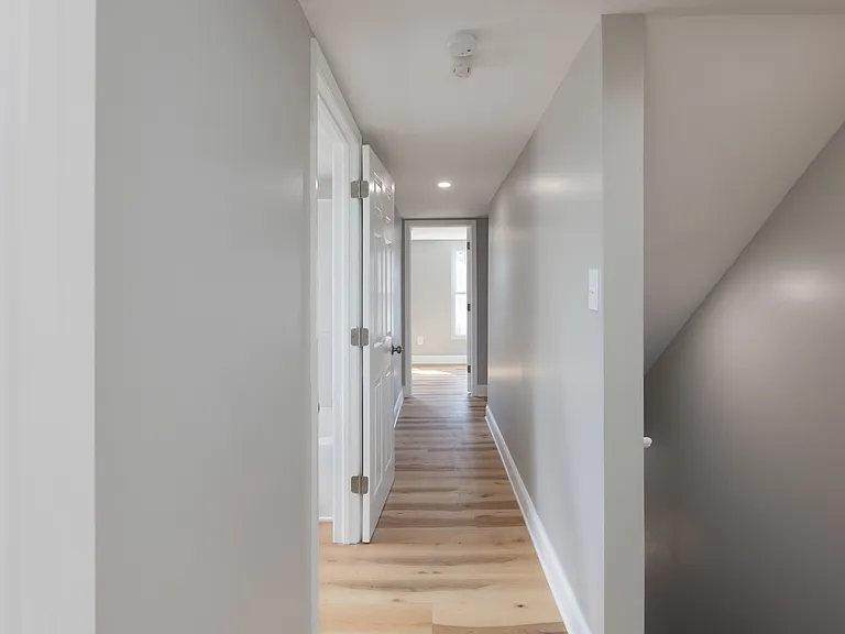 141 Hall St — Photo 9