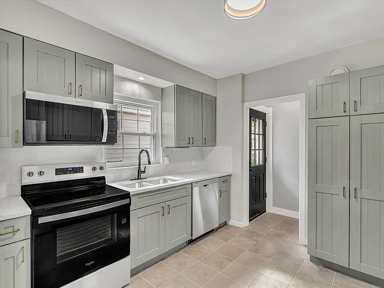 1708 Woodland Ave — Photo 17