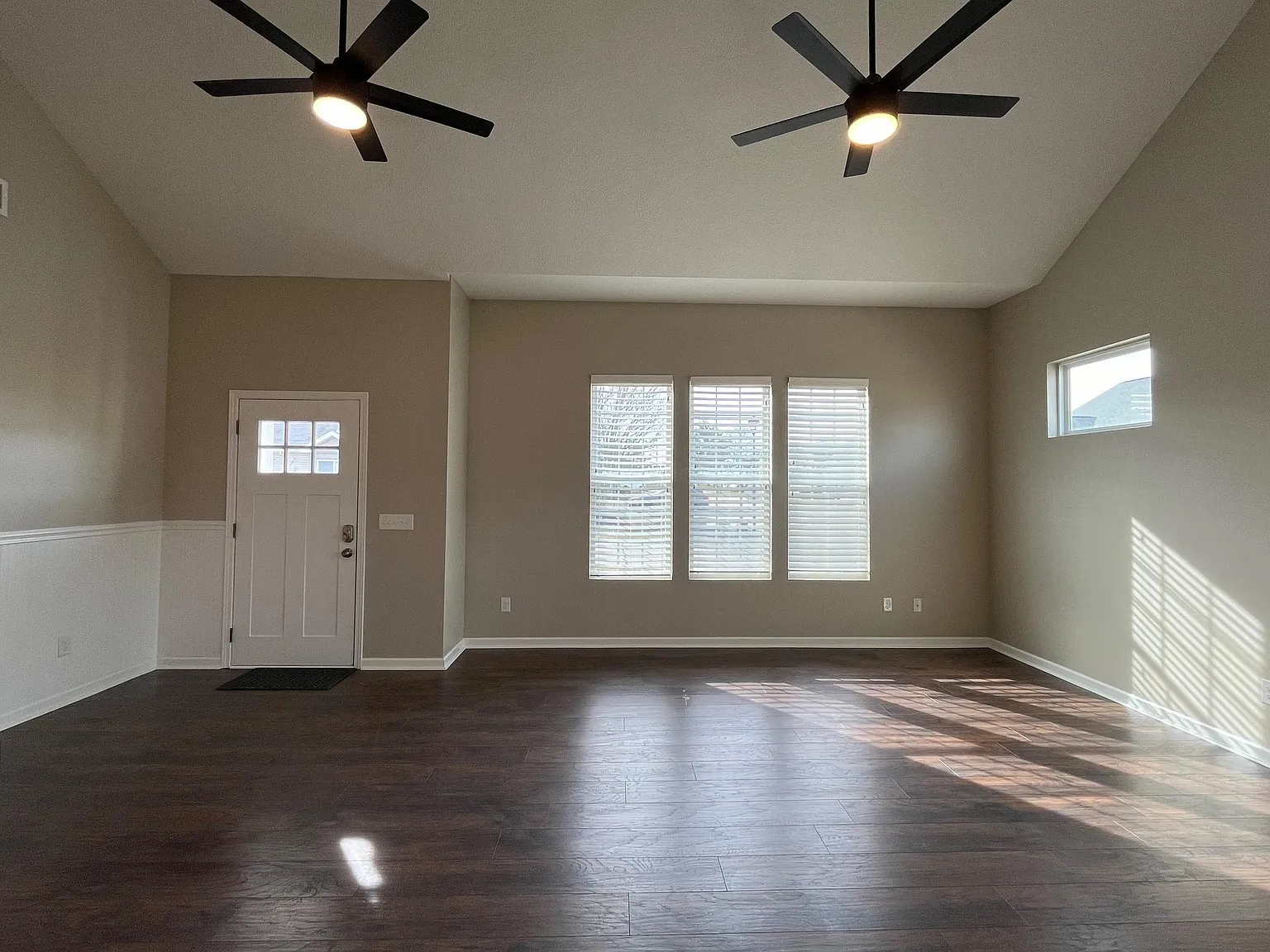 3 bed, 2.5 bath, 1565 sqft, $2,050 — Photo 3