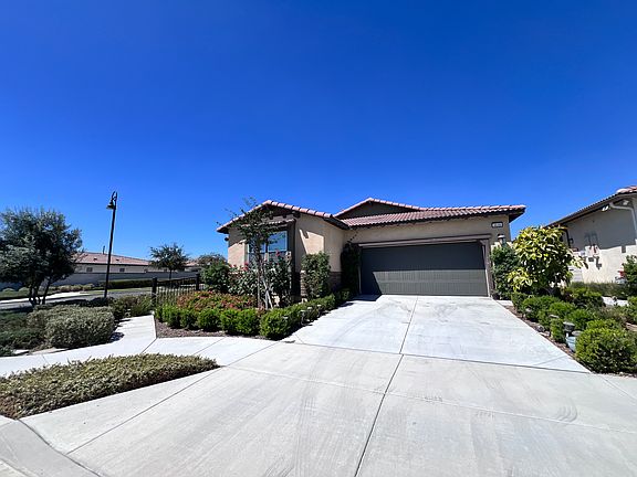 2nd image of 4646 S Amherst Privado