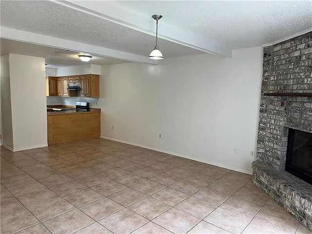 2 bed, 1.5 bath, 1112 sqft, $1,250 — Photo 3